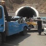 سحب السيارات المتهالكة من القلوعة في عدن