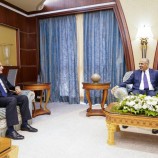 الرئيس الزُبيدي يلتقي السفير المصري