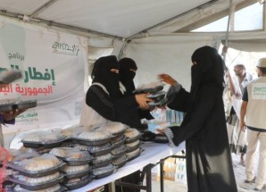 مؤسسة زايد للأعمال الخيرية توزع وجبة إفطار صائم للمرة الثانية في محافظة ابين