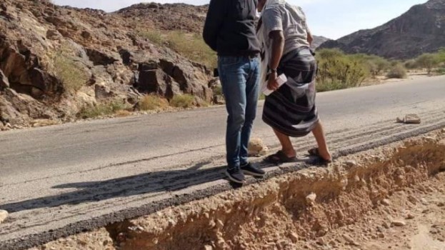 فريق هندسي من الصندوق الرئيسي عدن يطلع على أضرار طريق نصاب – حطيب بشبوة