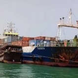 شحنة إغاثية مقدمة من الامارات تصل ميناء سقطرى