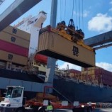 ميناء عدن يستقبل سفينة الحاويات العملاقة MSC LUISA