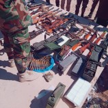 القوات المشتركة تضبط كمية من الذخائر والسلاح بأحد المحلات لبيع السلاح بشبوة