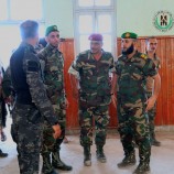 العقيد أحمد صالح عبدالله يتفقد معسكر وحدة حماية الأراضي بالعاصمة عدن