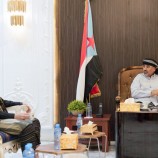 الرئيس الزُبيدي يلتقي بن عفرار ويطلع منه على مستجدات الأوضاع في محافظة المهرة