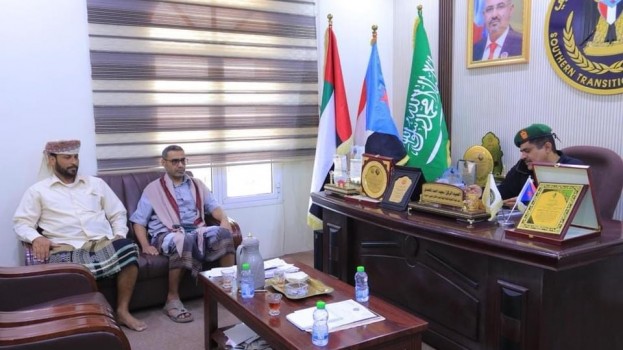رئيس تنفيذية انتقالي حضرموت يطلع على نشاطات القيادة المحلية للمجلس الانتقالي بالشحر