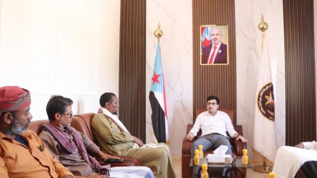 رئيس تنفيذية انتقالي المهرة بن عفرار يستقبل رئيس أعيان الجالية الصومالية بالمهرة