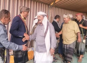 رئيس انتقالي شبوة الشيخ لحمر علي لسود يشارك في عقد صلح قبلي بين آل فريد بمديرية الصعيد