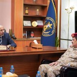 الرئيس الزُبيدي يطّلع من وزير الدفاع على مستجدات الأوضاع الميدانية في جبهات القتال