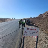 شبوة: صندوق صيانة الطرق يواصل أعمال تركيب وسائل السلامة المرورية