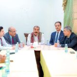 اللواء بن بريك يلتقي وفد محافظة المهرة في حضرموت