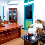 اللواء بن بريك يلتقي شيوخ قبائل الصيعر