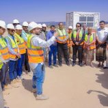 الأمين العام هشلة يدشّن أعمال تركيب محطات التحويل الفرعية لمشروع الطاقة الشمسية في شبوة