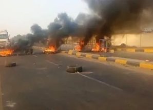 احتجاجات في لحج تندد بتدهور الخدمات وانهيار العملة
