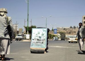 إب اليمنية ..مليشيا الحوثي تقتحم منزلا شرق المحافظة وتعتدي على النساء والأطفال