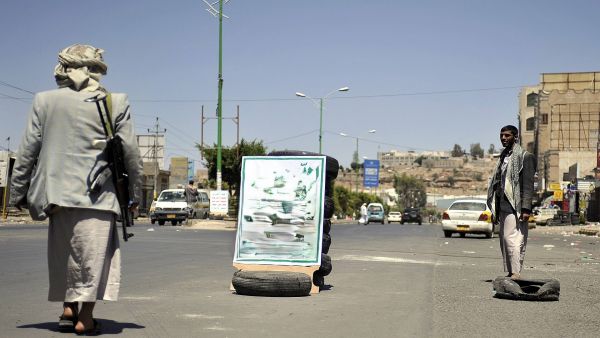 إب اليمنية ..مليشيا الحوثي تقتحم منزلا شرق المحافظة وتعتدي على النساء والأطفال