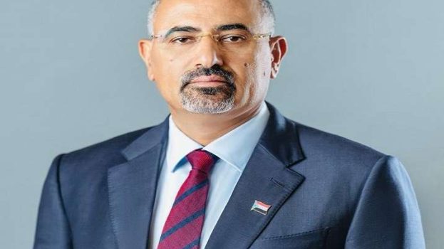 الرئيس الزُبيدي يُعزّي بوفاة الشيخ عبدالرحمن حجري
