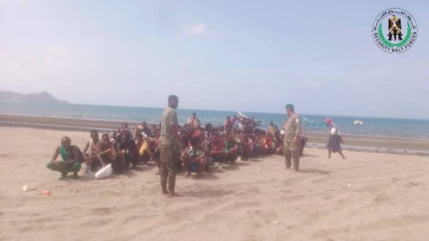 عملية بحرية نوعية لقوات الحزام الأمني بالصبيحة تسفر عن ضبط زورق تهريب على بُعد 30 ميلاً بحرياً
