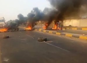 احتجاجات في لحج تندد بتدهور الخدمات وانهيار العملة 