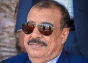 اللواء بن بريك يُعزّي في وفاة المقدم عوض سالم البسيري