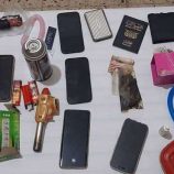 مكافحة المخدرات بساحل حضرموت تضبط عصابة لترويج الحشيش والشبو في أحد الفنادق وعزبة شبابية بالمكلا