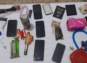 مكافحة المخدرات بساحل حضرموت تضبط عصابة لترويج الحشيش والشبو في أحد الفنادق وعزبة شبابية بالمكلا