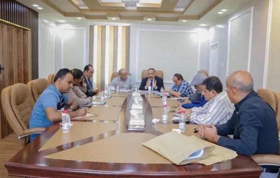 وزير النقل يستعرض مخطط إنشاء مطار عدن المستقبلي 