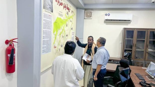 الوكيل الزامكي يطلع على مشروع نظام الإنذار المبكر للحماية من كوارث السيول في سيئون