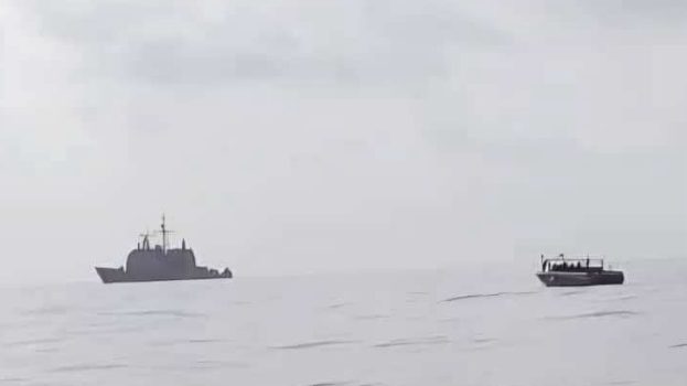 خفر السواحل يضبط مهربي أسلحة في عملية نوعية بالتنسيق مع البحرية الأمريكية 