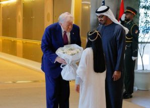 في جولته الخليجية.. ترامب يصل الإمارات