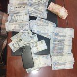 أمن العاصمة عدن يلقي القبض على متهم بسرقة 220 ألف ريال سعودي خلال عملية نوعية خاطفة