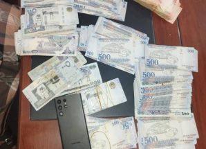 أمن العاصمة عدن يلقي القبض على متهم بسرقة 220 ألف ريال سعودي خلال عملية نوعية خاطفة