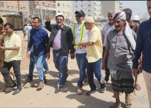 مدير عام المنصورة يتفقد مشروع إعادة تأهيل شارع الخمسين