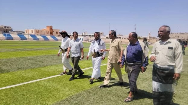 شبوة..الأمين العام هشله يتفقد سير العمل في مشروع تحسين البنية التحتية لملعب الفقيد الخليفي