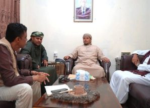 المحافظ رأفت الثقلي يلتقي مدير مشروع الأشغال العامة بالمكلا ويؤكد دعم السلطة المحلية في سقطرى لجهود التنمية