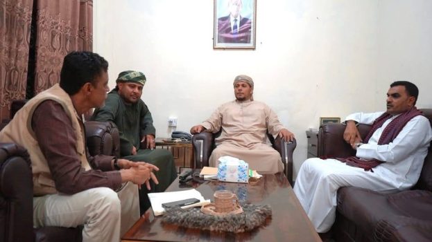 المحافظ رأفت الثقلي يلتقي مدير مشروع الأشغال العامة بالمكلا ويؤكد دعم السلطة المحلية في سقطرى لجهود التنمية