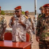 قائد لواء الريان بالمنطقة العسكرية الثانية يكرم المبرزين في رماية الأسلحة المتوسطة والخفيفة تقديراً لتميزهم
