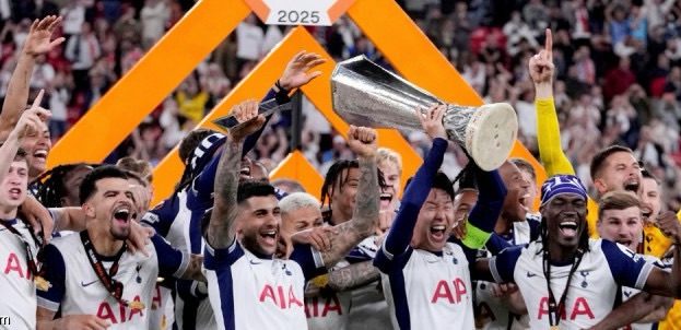 بعد 41 عاما.. توتنهام يتوج بلقب أوروبي