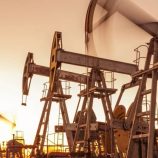 أسعار النفط تستقر مع تقييم آفاق العرض والعقوبات على روسيا