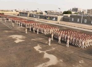 وزير الدفاع يشهد حفل تخرج الدفعة الثالثة جامعيين في الكلية الحربية بالعاصمة عدن