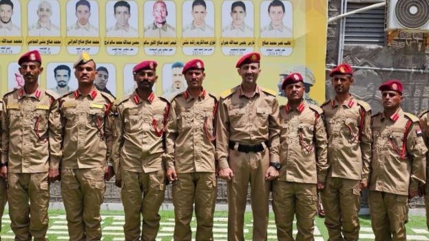 العميد أوسان العنشلي يُكرم خريجي اللواء الأول حماية رئاسية من الكلية الحربية بالعاصمة عدن 