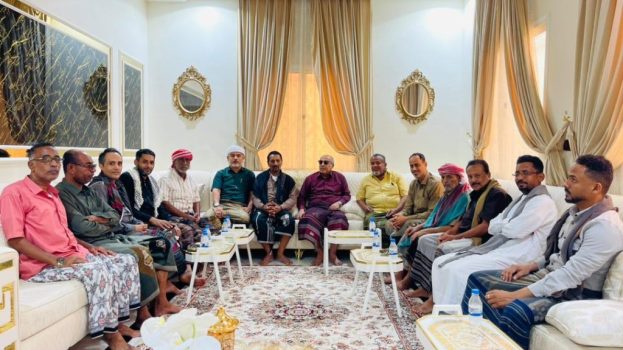 وفد الجمعية الوطنية يطمئن على صحة الكثيري