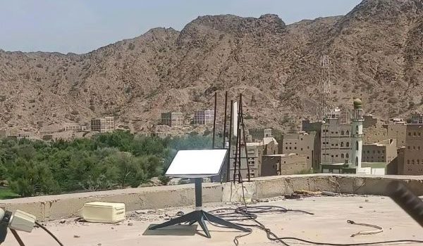 مليشيات الحوثي تشن حملة مداهمات في صنعاء وتعتقل أكثر من 50 شخصا بتهمة استخدام الإنترنت الفضائي