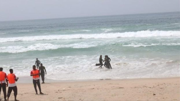 خفر السواحل ينقذ 7 أشخاص من الغرق ويواصل البحث عن شاب مفقود في حضرموت