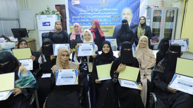 الأمانة العامة تكرم عددًا من العاملات المتميزات في القطاع العام