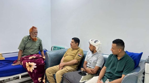 العميد المحمدي يطمئن على صحة المناضل الجريري ويشيد بمسيرته الوطنية والنضالية