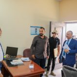 وزير النقل يتفقد مستوى الانضباط الوظيفي في ديوان الوزارة بعد إجازة عيد الأضحى المبارك