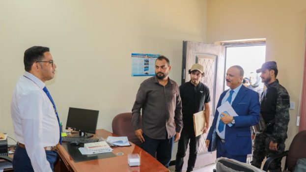 وزير النقل يتفقد مستوى الانضباط الوظيفي في ديوان الوزارة بعد إجازة عيد الأضحى المبارك