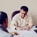 مكتب الإعلام بلحج يناقش تكثيف العمل الإعلامي بالمديريات ويوجه التفاعل مع التثقيف الصحي بشأن مخاطر الحميات