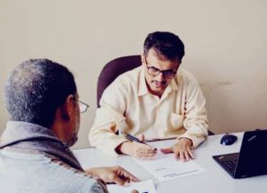 مكتب الإعلام بلحج يناقش تكثيف العمل الإعلامي بالمديريات ويوجه التفاعل مع التثقيف الصحي بشأن مخاطر الحميات